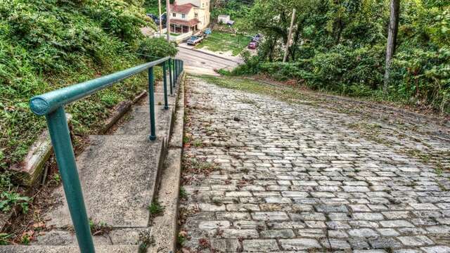wqed's tweet photo. When it comes to Canton Avenue in Beechview, it's BOTH a #SundaySteps & #SundaySteepStreets π! With a grade of 37%, it's the steepest street in the Steel City. π«£ https://t.co/s3fWDw3NfE