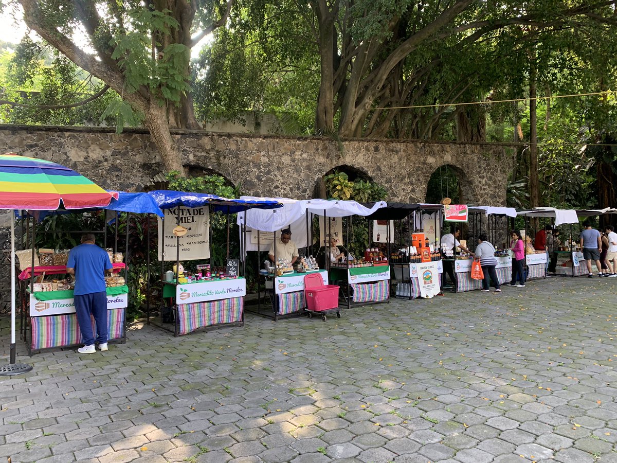 Jeglemqz's tweet photo. Buenos días ☀️ ya anda la Notita de Miel en el Mercadito verde de Chapultepec #Cuernavaca los invita a probar #NotaDeMiel 🍯 y a conocer a sus amigos y artesanos productores de #Morelos apoyemos el #ConsumeLocal https://t.co/cL7C01Xah9