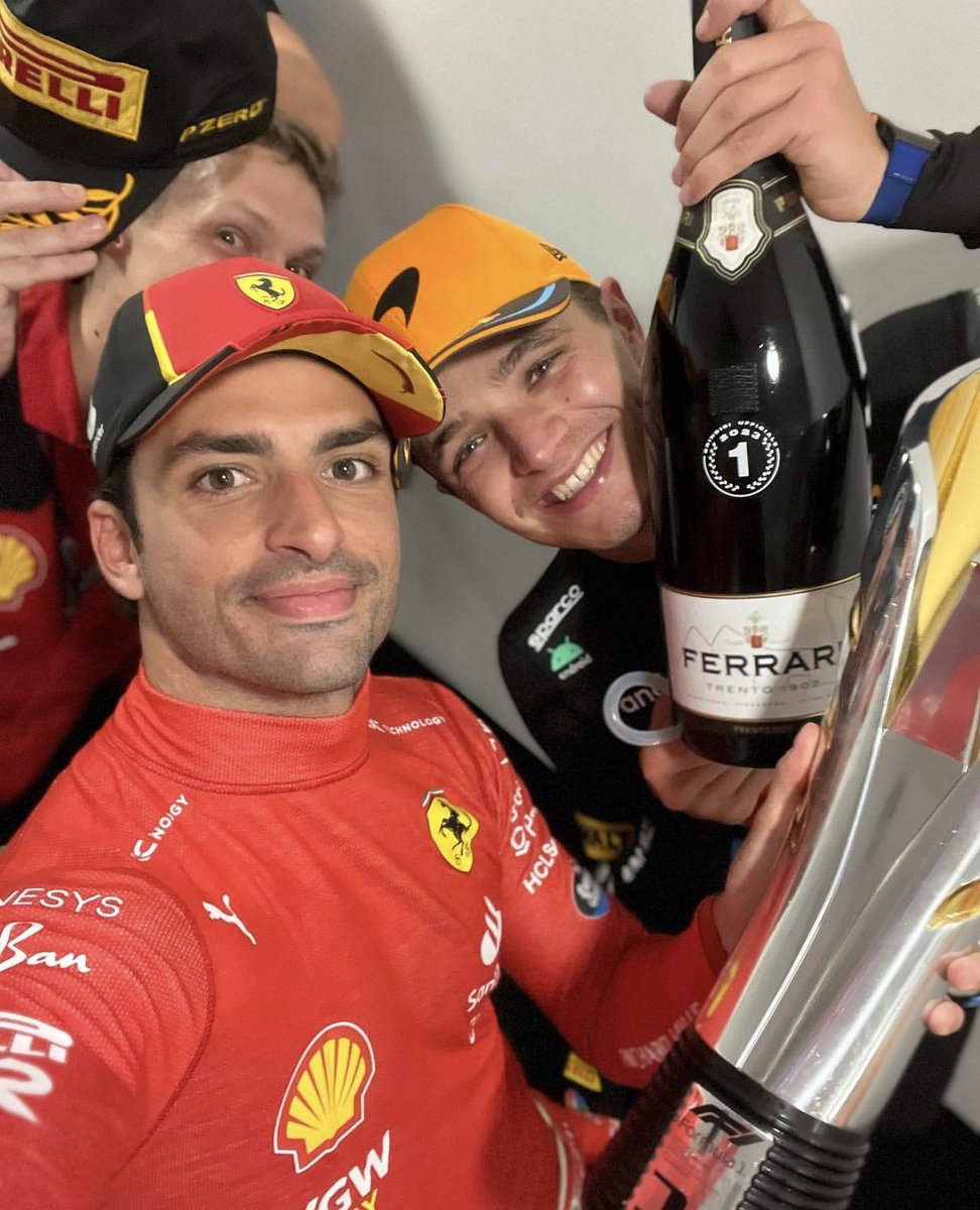 FTotal_'s tweet photo. CARLANDO❤️🧡 https://t.co/zw0wpjB8NK