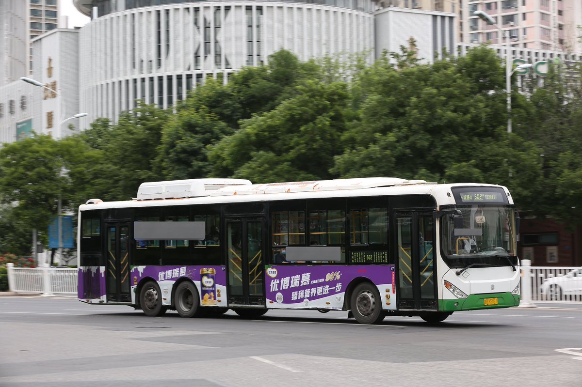 青岛(青島)
中通LCK6140HGN  2011年式
澳柯玛立交桥（オークマ橋）

まだ現役です
