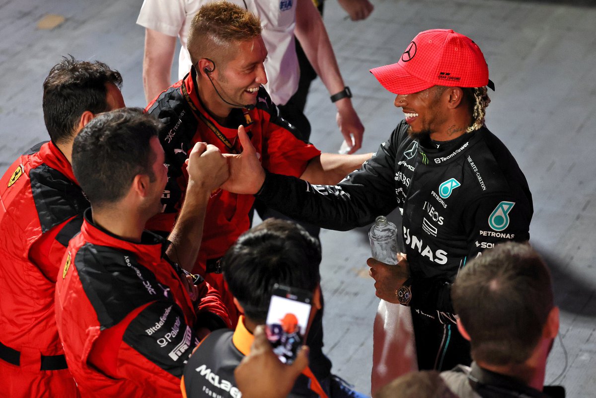 fastpitstop's tweet photo. Everyone is a Lewis Hamilton fan.

Even Ferrari mechanics. https://t.co/l40fv6kJ8R