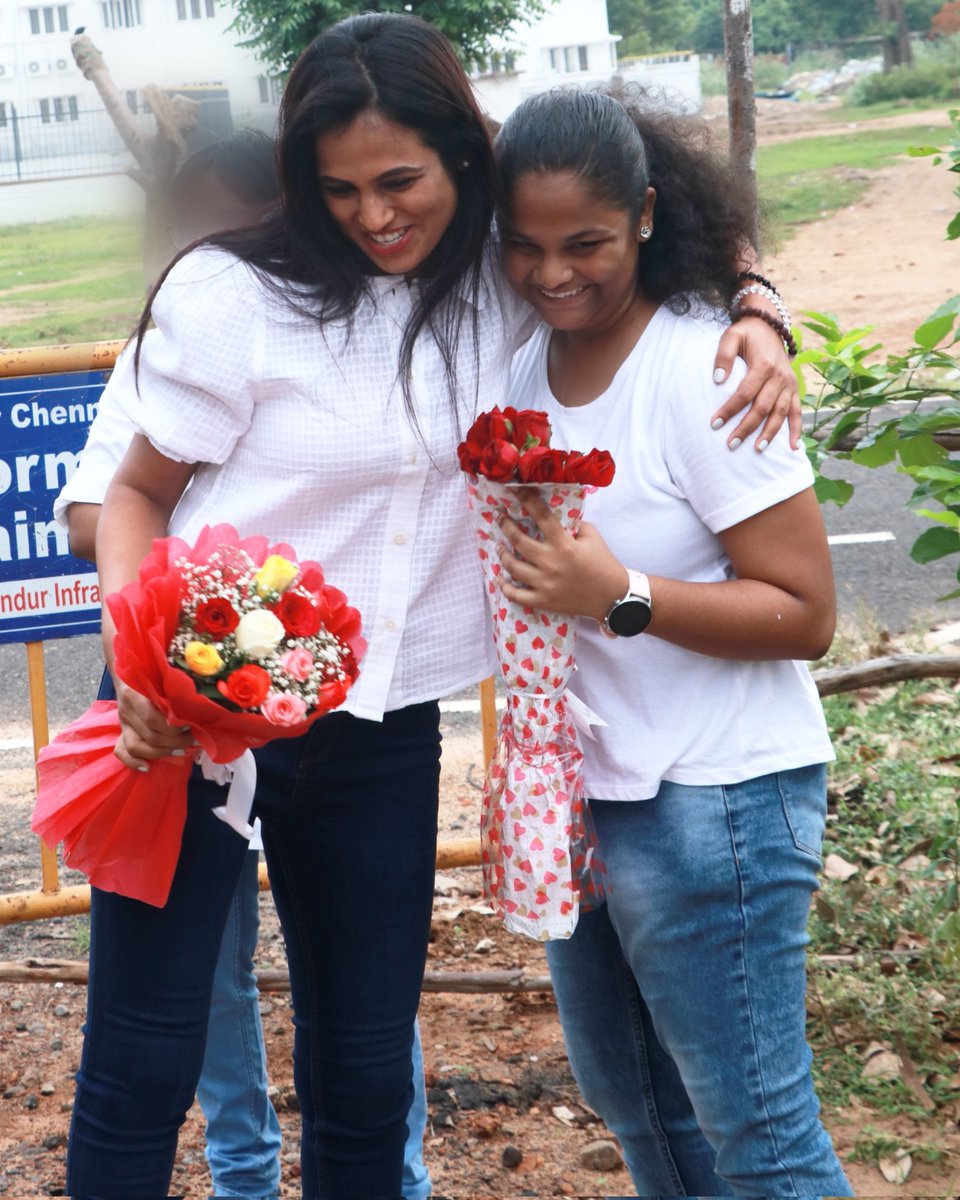 Shiff_RP__'s tweet photo. My world🌍is like empty🙃everyday But whenever I saw😍you💙it feels🥹 like d sky over me has been lighted up🌠by a million stars💫✨....

Luv🫰u to d moon🌙🥹😚💙🤗..... 
@iamramyapandian 💙💫✨
#RamyaPandian https://t.co/BzvrBqUT5S