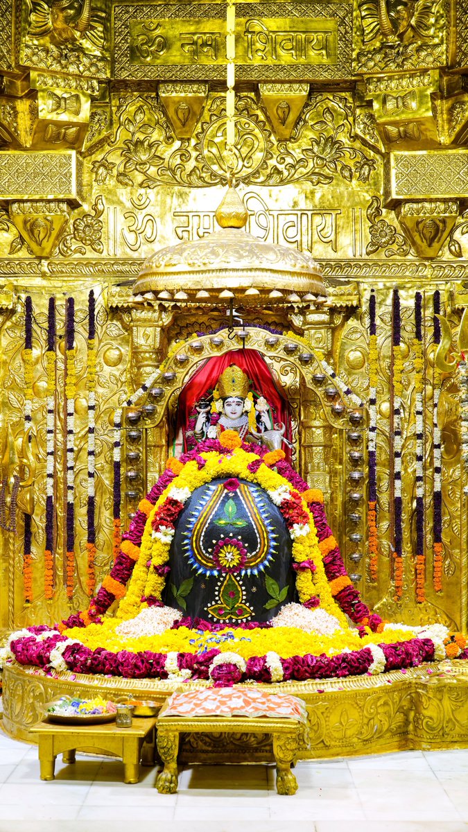 12Jyotirling's tweet photo. श्री सोमनाथ ज्योतिर्लिंग जी के आज के संध्या आरती श्रृंगार दिव्य दर्शन 17.09.2023 https://t.co/7IQmu8N4sI