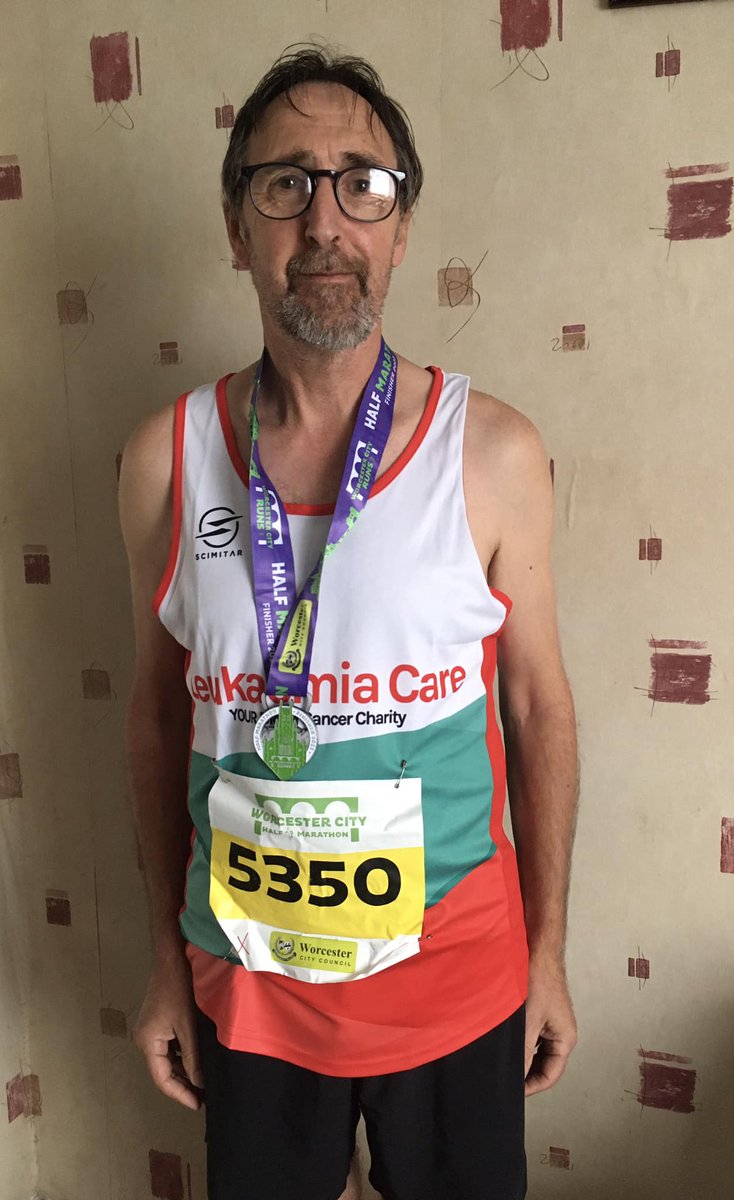 CreativeGrad15's tweet image. So proud of my Dad. He ran the Worcester Half Marathon today in memory of his sister who died from Leukaemia. He finished in 1hr42 minutes. 🩷🩷