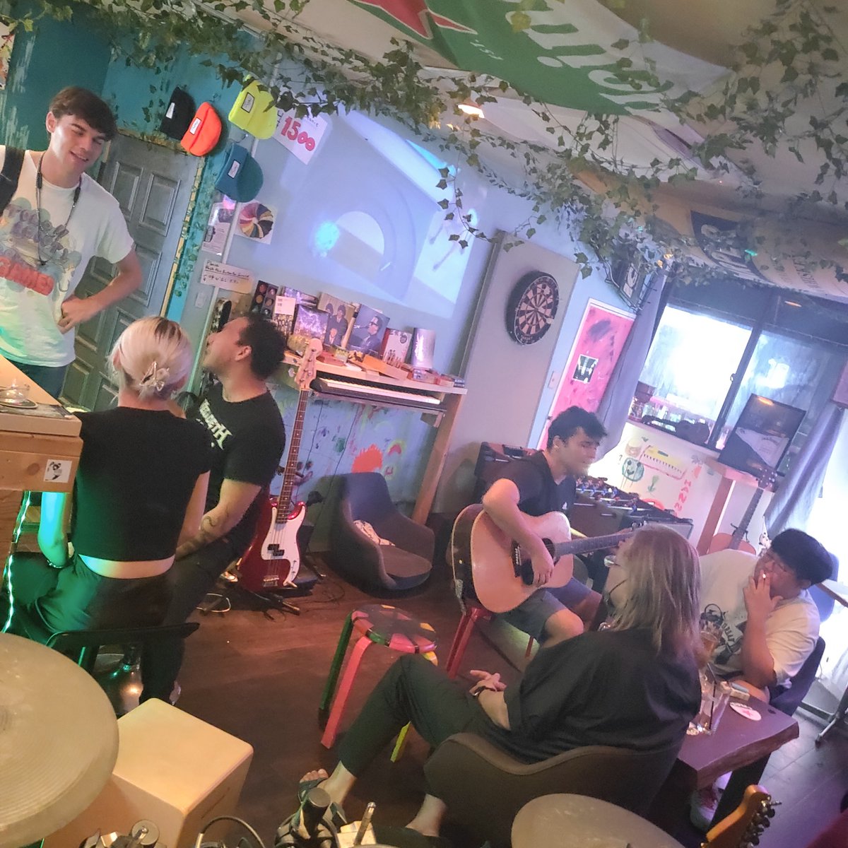 keiju0401's tweet photo. 日曜日のVibes
【Bar GIG'L】in Osaka Japan
Open 15:00-3:00
NO CHARGE
We have 2 floors 2F,3F

Draft beer 500¥
Cocktail 600¥〜

#GIGL #osaka #japan #アメ村 #大阪 #ギグエル #giglosaka #rockbar
#musicbar #bar #instrumental #昼飲みできる店 #bass
#nocharge #drums #reservation #guitar https://t.co/gPFYcTCjIk