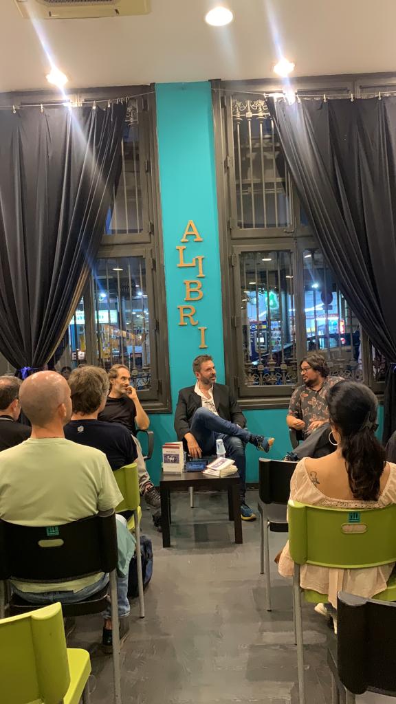 Gracias, FFF, supervivientes varios del diluvio del pasado viernes.

@LibreriaALIBRI @Temenosed @robleslucena @JavierArgue

spotify.link/32k6r7FAaDb

#malapraxis