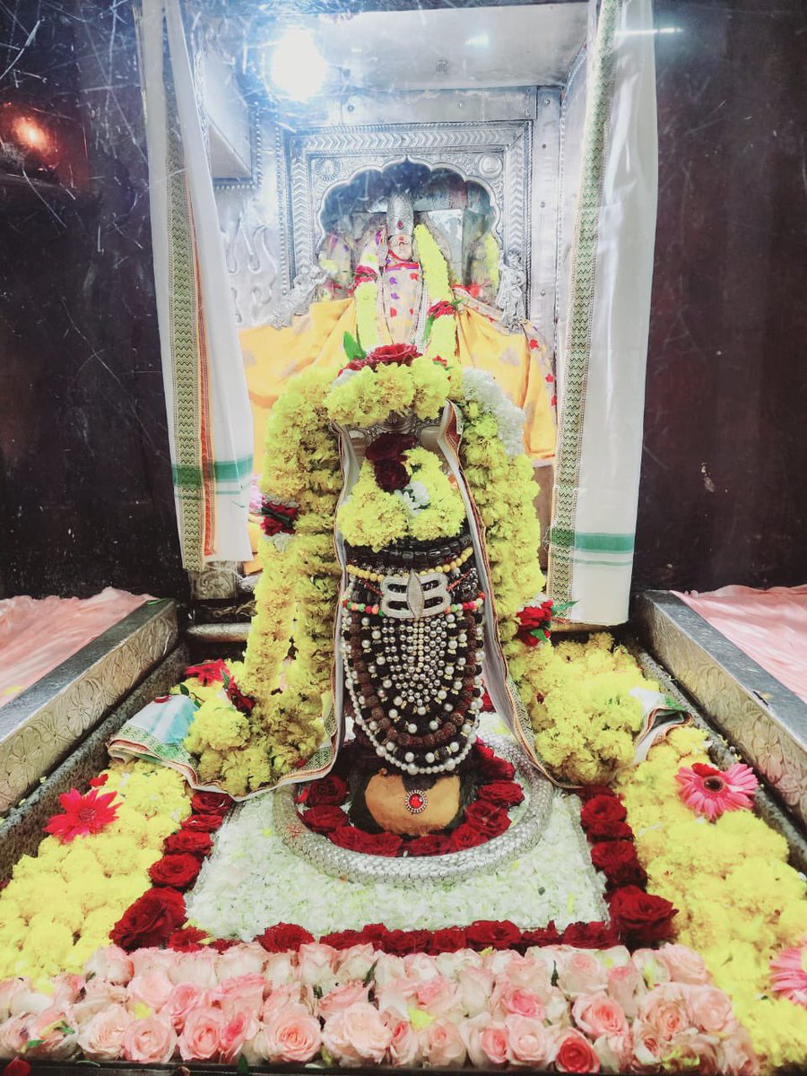 12Jyotirling's tweet photo. श्री ॐकारेश्वर ज्योतिर्लिंग जी के आज के संध्या आरती श्रृंगार दिव्य दर्शन 17.09.2023 https://t.co/c2ps9XhAXK