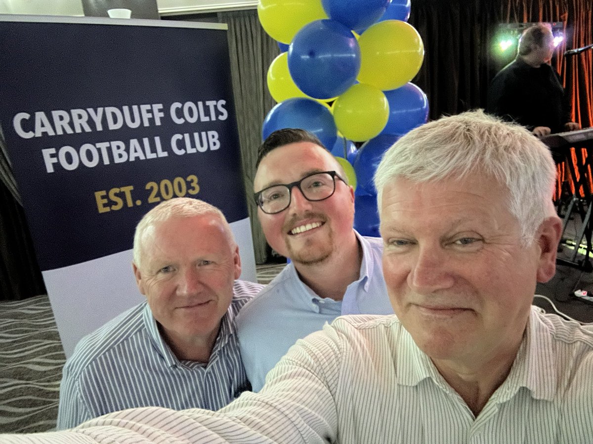 Eamdee's tweet photo. What an amazing night to celebrate 20th anniversary of @CarryduffColts with @RealCFrampton , the hilarious Tim McGarry and ace organiser Laura Gamble , and great to see Aaron Milburn represent his dad, the late great Stevie Milburn. @nigelturkington @Pmccullagh140 https://t.co/ePWPclGGOl