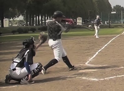本日の野球は埼京リーグの決勝トーナメント初戦‼️
なんと人生初3打席連続本塁打⚾️
さすがに自分でも怖いww
動画は後日載せます！
捉えた瞬間の写真を3枚
力感なく線で捉えることができてる👍
ピッチャーでも完投というプチ大谷さん体験できました笑
#草野球 
#埼京リーグ