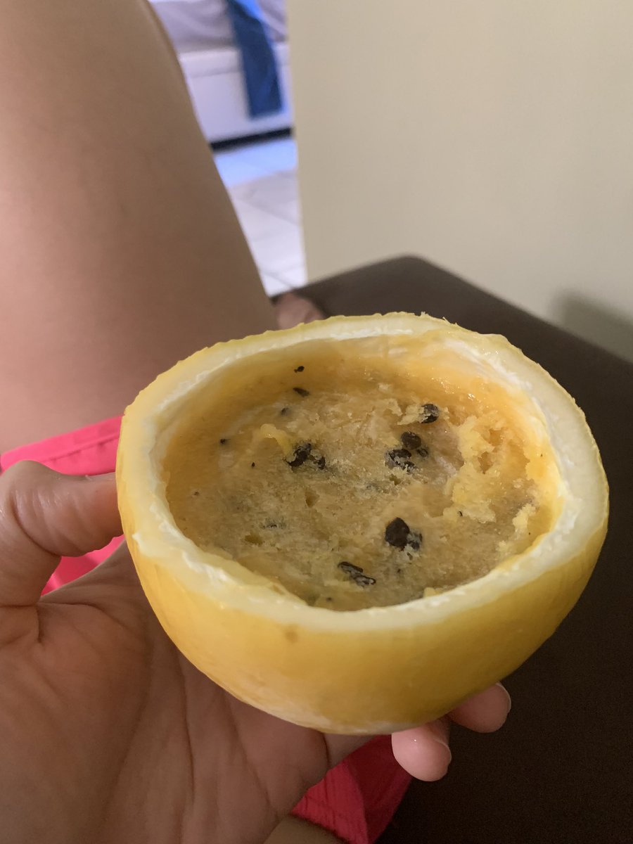 Habiibs's tweet photo. processe banana com maracujá e congele. 
Ou processe banana congelada com maracujá e tenha mousse e me agradeça. https://t.co/4j19nnVSHX