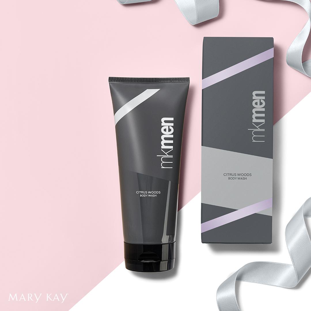 Don’t know where to start when shopping for the men in your life? 👨 🛍️ This Limited-Edition Citrus Woods Body Wash has got you covered! 🍊🌲👏 The Body Wash leaves him smelling incredible with an irresistible blend of cedar, musk, oak moss and patchouli scent notes. 🧡😍💚