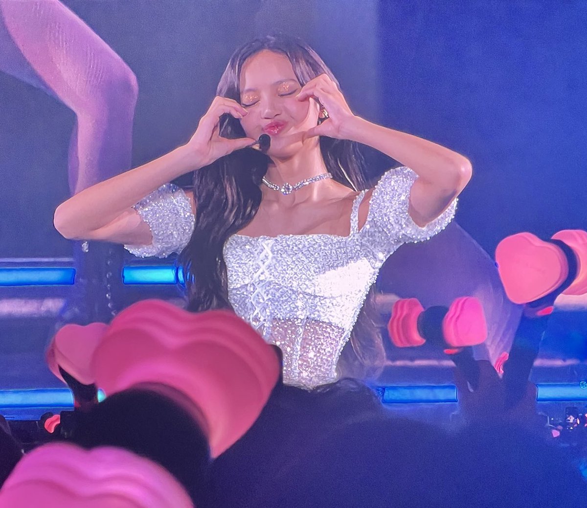 super_manoban's tweet photo. I LOVE YOU PRETTY

FINALE DAY WITH LALISA
#LISAxBornPinkFinale https://t.co/k2v2D4hQE9