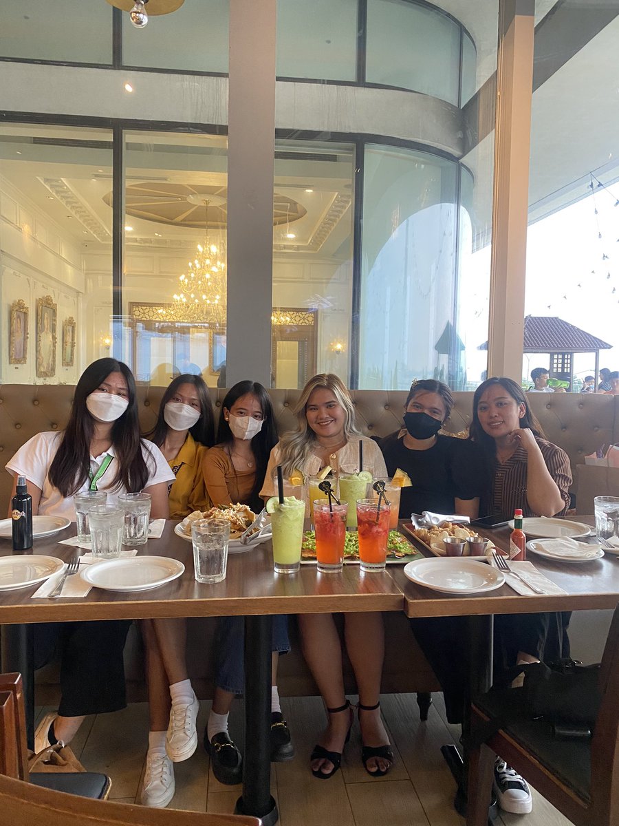 Clytemnestraly's tweet image. best day ever! 🤍

thank you so much po sa treat, ate @heartlessN_wp !! nabusog po kami. thank you rin for today @chismares tahimik lang po ako kanina kase nahihiya po ‘ko. no words can’t express my emotion right now. daming chika, ate chen HAHAHAHA. see you again soon po 🤍✨