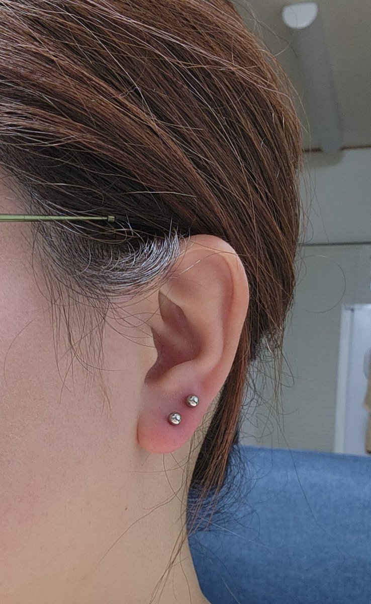 tactics24's tweet photo. ネイル、同じ色のペディキュア
めっちゃ久しぶりの拡張ピアス
この間はヘアカラーしてきたし
身体の飾り付け楽しんでます https://t.co/2vDfc5kH3w