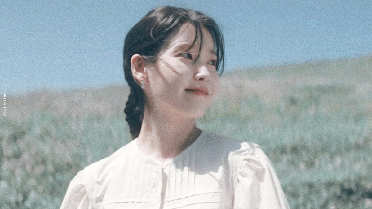 _R0THY's tweet photo. 서로에게영향을받는관계가얼마나
#아이유란_행운을_15바퀴째_공전_중
#OUR_UN1VER5E_IU
행복한건지알려줘서고마워요 https://t.co/pHbA8G6kll