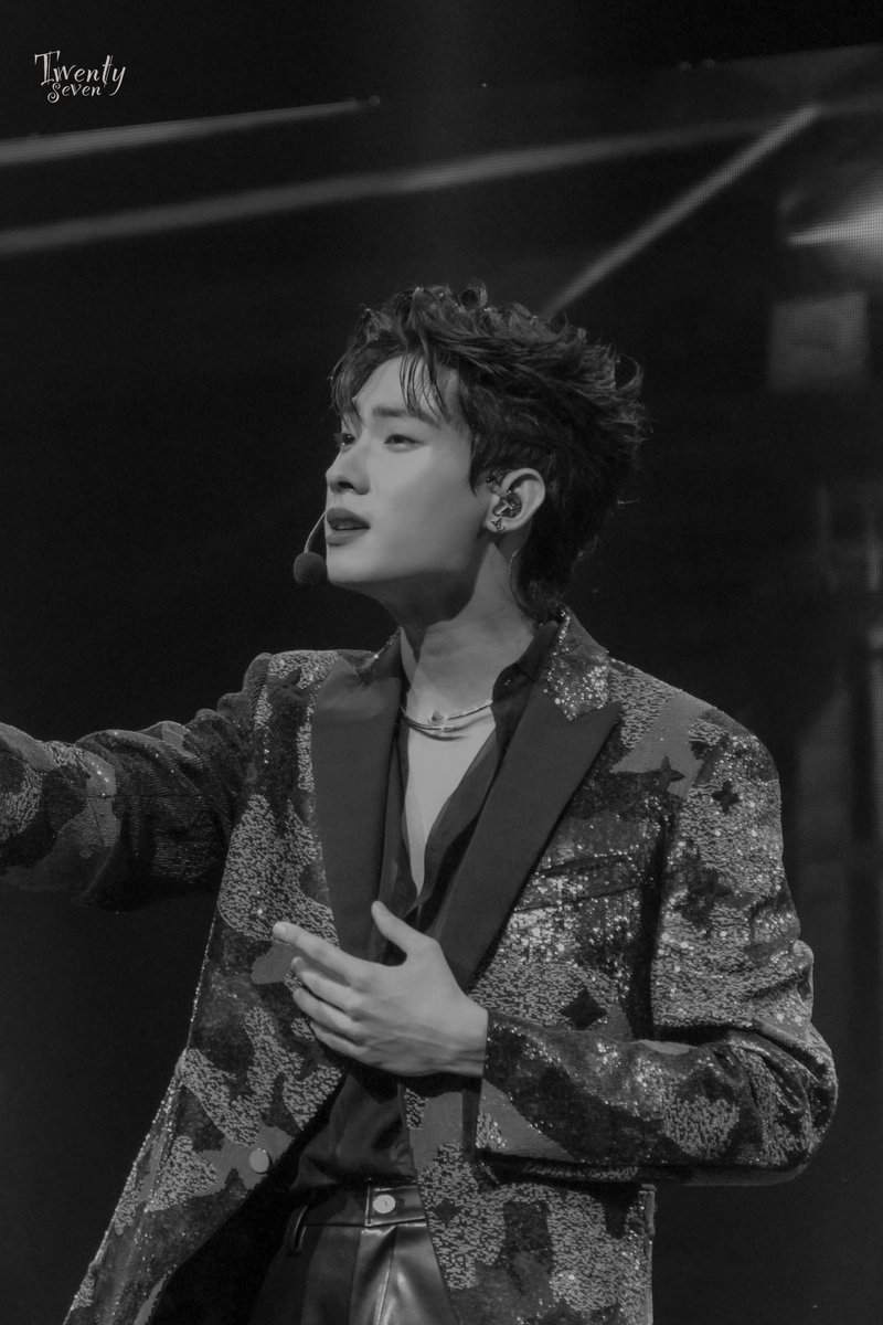 272727_27S's tweet photo. Magic moment
🩶🩹
#OnTutorWayConcert
#TutorKrp https://t.co/eIoLzTU3gB
