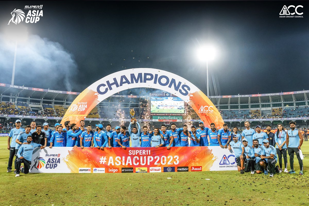 vstarIndia's tweet photo. India wins the Super11 Asia Cup 2023 with a smashing 10-wicket victory over Sri Lanka! Siraj's 6-wicket haul crushed Sri Lanka's hopes with the bat, while the Indian openers chased down the target without breaking a sweat! 🇮🇳
#AsiaCup2023 #INDvSL #vstargroup #vstatmilestoneupdate https://t.co/JXw8VnPevr