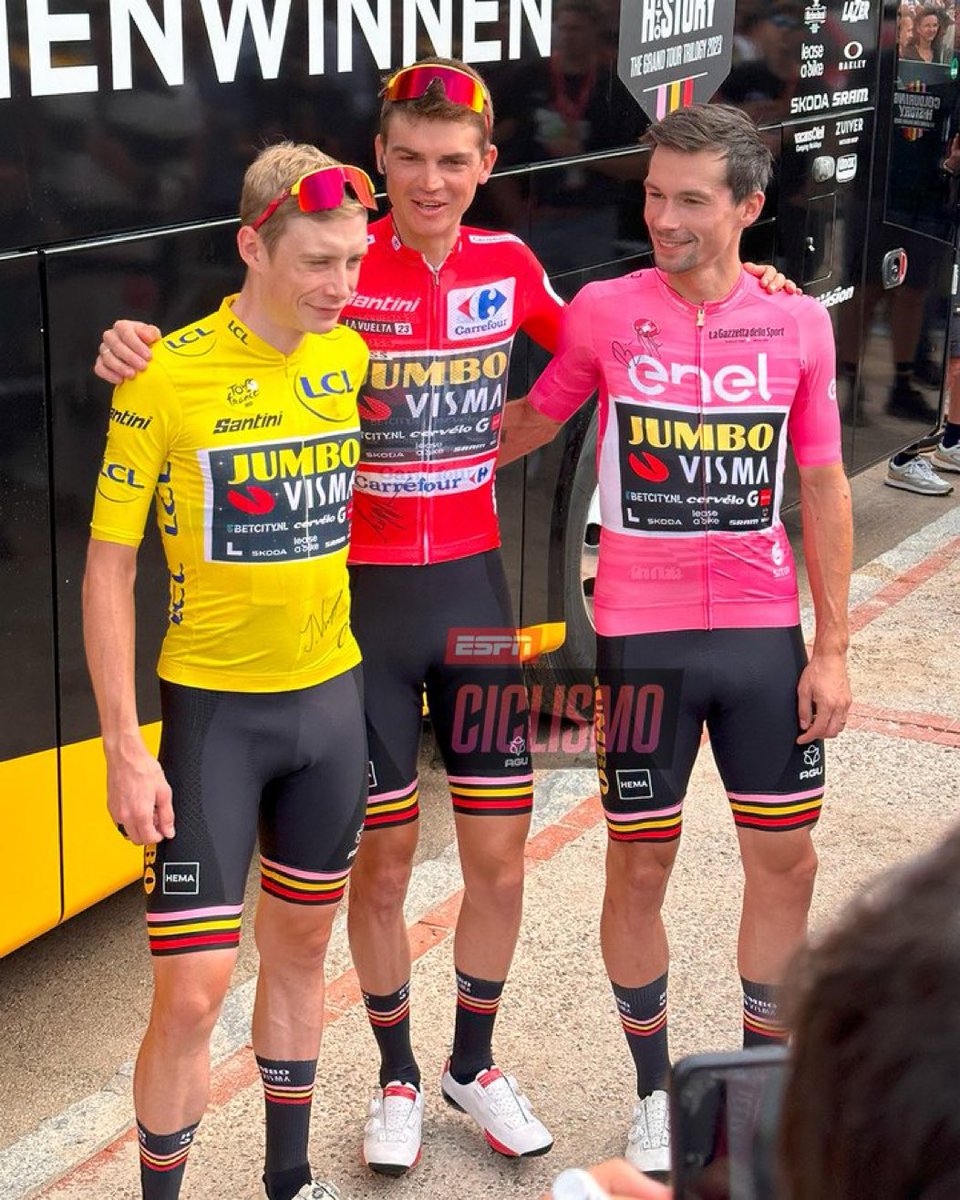 De 3 grote rondes winnen in een jaar en afsluiten met een 1,2,3 in de ronde van Spanje. Bizar sterk. Wat een weelde. #LaVuelta23