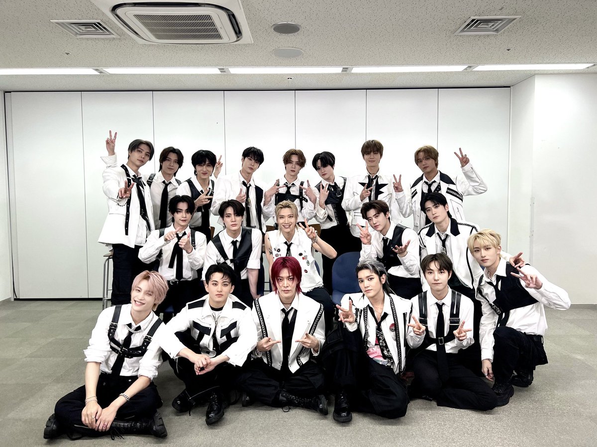 Jenotograph's tweet photo. Smiles and a sense of camaraderie painted the picture, in that photograph, we were more than just individuals; we were a symbol of the collective effort and passion that defined our journey as idols, making memories that would resonate in the hearts of fans for years to come. https://t.co/SwEDdsLAQR