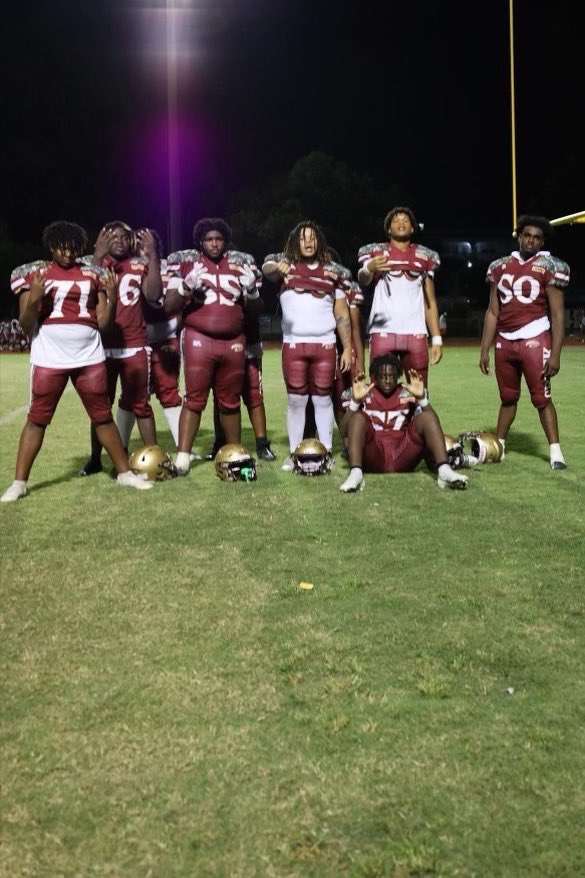 Real trenches 💯 love my Oline🥞<a href="/DaceusKeon/">Keon Daceus✝️</a> <a href="/IsaiahHope10/">BIG ZAA</a>