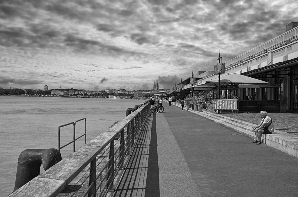 Bordeaux - Quai des Chartrons

#bordeaux #photographiederue #street #streetphotography #streetphotos #noiretblanc #noiretblancphotographie #noiretblancphoto #bw #bwphotography #blackandwhite #blackandwhitephotography #monochrome #monochromephotography #fujifilm #fujifilmx100