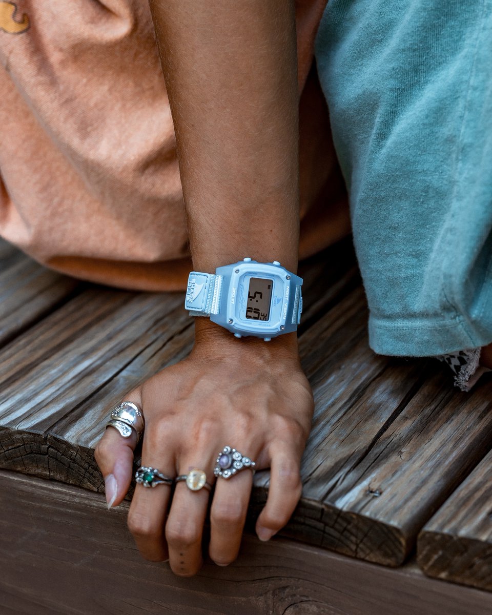 freestyle_watch's tweet photo. 🌊🏄♂️ Ride the wave of style with Shark Watch Sky - a timepiece that embodies the captivating hues of ocean gems 💎 #myfreestylewatch #blueaesthetic #freestylewatches #oceanlife #timetosurf #beachessentials #watchoftheday #beachstyle https://t.co/491s3K7per https://t.co/jkTkPAATzT