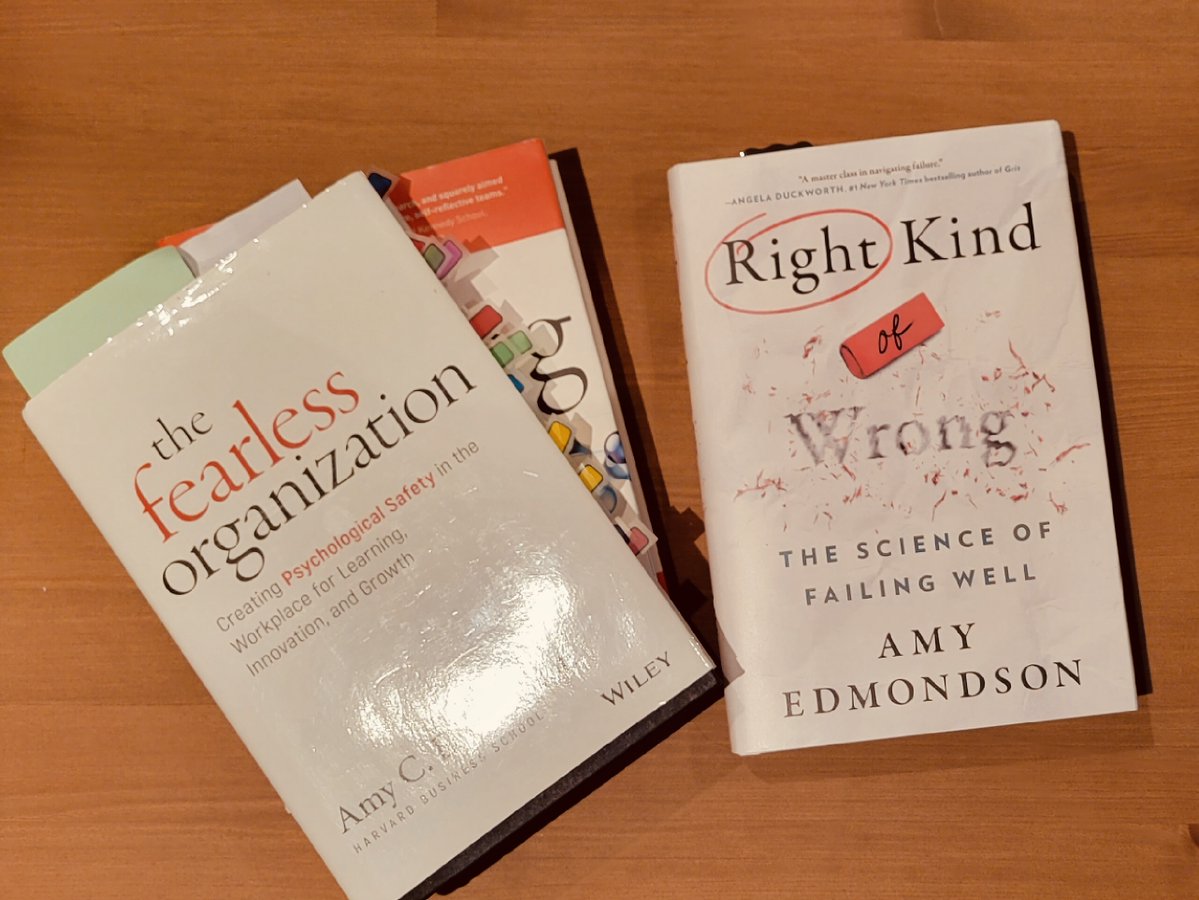 Teaming✔️
The Fearless Organization✔️
Now enjoying reading #RightKindOfWrong

What theme runs through these @AmyCEdmondson books? The importance of curiosity.
Curiosity is crucial to forming teams on the fly, allowing people to feel permission for candor, & failing wisely.