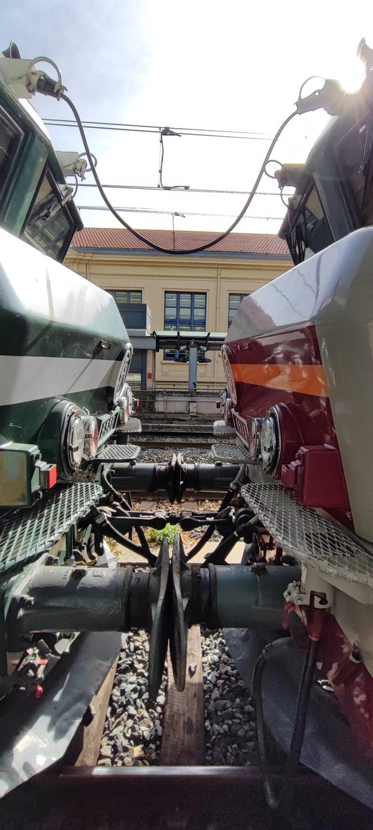 GabTH92's tweet photo. Dernière journée européenne du patrimoine avec le train spécial de l'APMFS en provenance de Chambery, ici a Lyon Perrache avec le mouvement de manœuvre qui suit au prochain thread ✌🏼😁#JEP2023 #SNCFPatrimoine #APMFS https://t.co/iL4HAUAcJt
