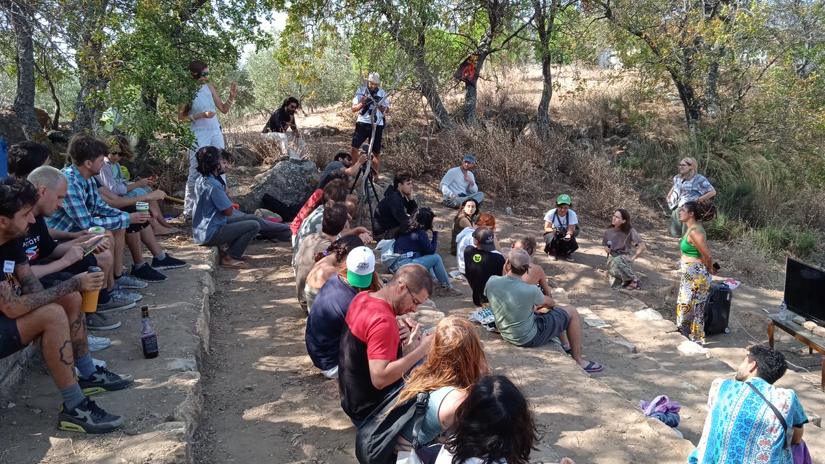 AnimalSaveTR's tweet photo. Bugün Vegan Çiftlik'te gerçekleşen International Animal Rights Gathering'de "Türkiye'de hayvan kurtarmak" ve "Vegan Çiftlik'in hikayesi"ni Animal Save Türkiye aktivistlerinden Doğa Giray ve İzmir Vegan Çiftlik'ten Elif Telciler'den dinledik.
#veganciftlik
#iarg