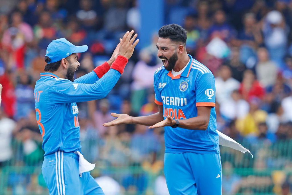 तुम पर नाज़ है - सिराज
कमाल की गेंदबाज़ी है <a href="/mdsirajofficial/">Mohammed Siraj</a>
बधाई हो इंडिया 🇮🇳💐