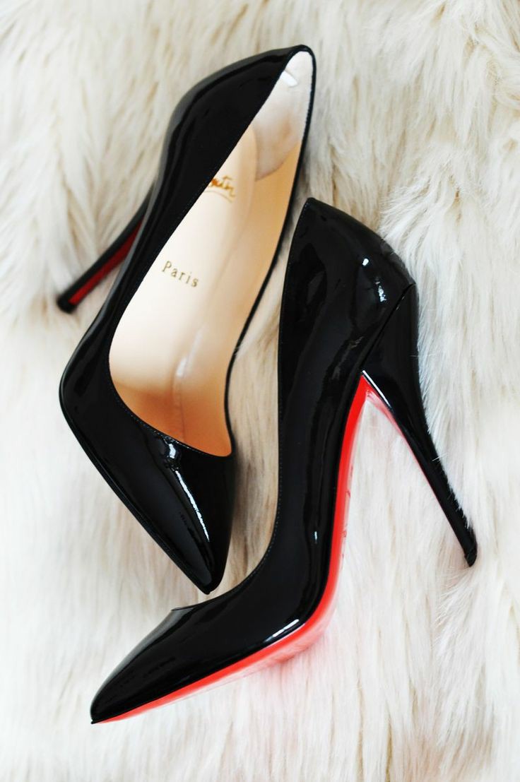 Outfit_Luxy's tweet photo. Louboutin Christian heels https://t.co/2kqAceP6ww