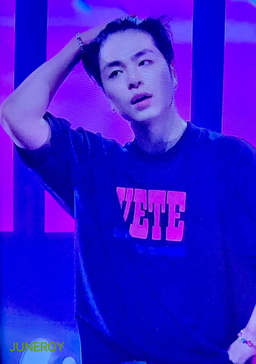 JUNERGY970331's tweet photo. 230916 2023 iKON World Tour TAKE OFF concert in LA

#준회 #주내 #구준회 #JUNHOE #JUNE #KOOJUNHOE #ジュネ https://t.co/NBOqTiT6dJ