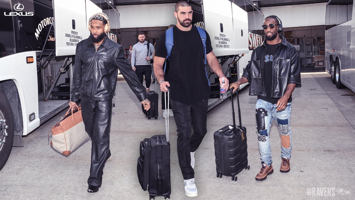 Ravens's tweet photo. On the road fits

@Lexus https://t.co/q6YDyoPHsn