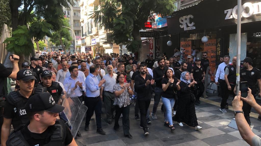 KarwanFaidhiDri's tweet photo. PKK is holding protests against the KDP across several Turkish cities! Yes, against the KDP not against the Turkish bombardments in Kurdistan Region and Rojava. https://t.co/WTdwodM6Db