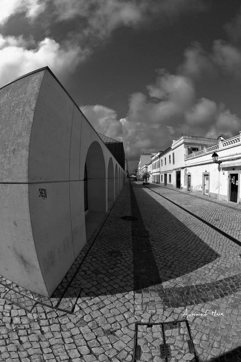 antoniofmaia1's tweet photo. Windmill sails
#raia
#contactzone
#vilarealdesantoantonio
#faro
#portugal
#urbanexploration
#architecture
#cobblestone
#clouds
#blackandwhitephotography
#aworldfullofmockeries
#fujifilm_xt100
#Meike_mk8mm_f3_5
Photography © antoniofmaia - All Rights Reserved 2023 https://t.co/MVsCEjAcZG