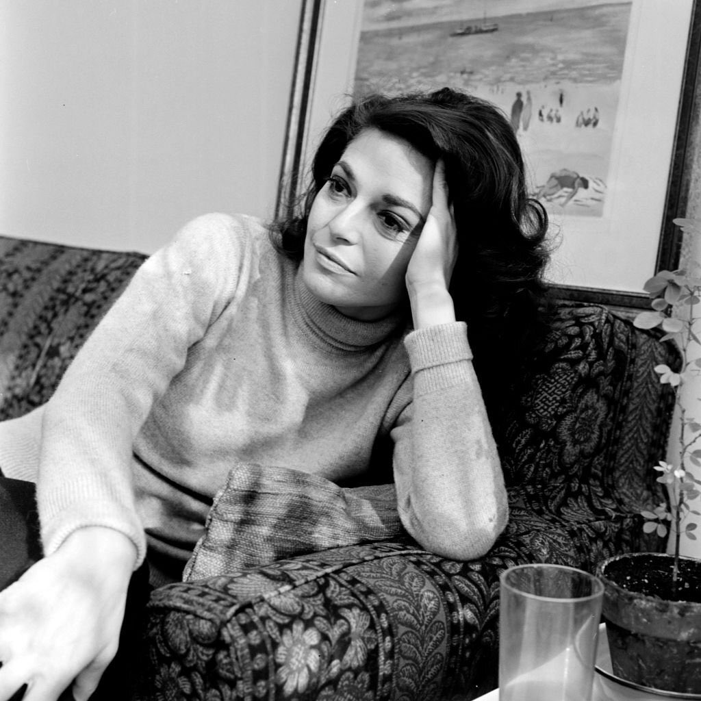 “Elegantly dressed, curled in the corner of a sofa, talking in a soft voice, laughing in her throat, utterly direct and sensible, this is the last thing that Anne Bancroft looked.” - Michael Wall on the incomparable AB, #botd in 1931. My best gal. 📸 by Pierre Venant, c. 1970.