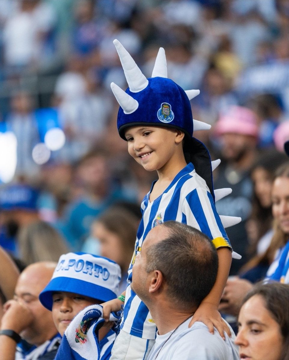 Os pássaros voam, 
Eu gosto de pão,
Dá rt nesta merda, 
Ou nasce-te um filho lampião