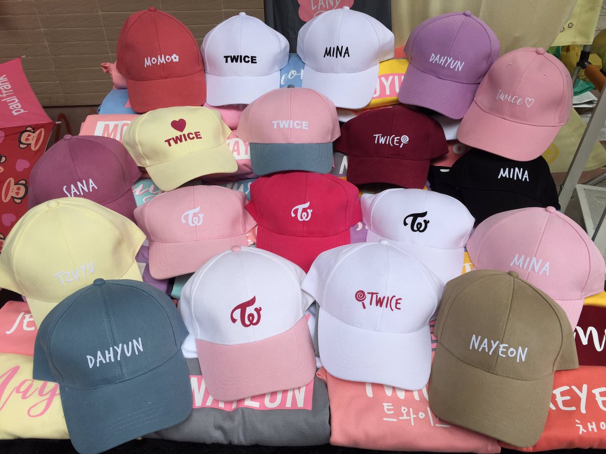 kdevdesign's tweet photo. เสื้อ #RTBinBangkok #TWICE_5TH_WORLD_TOUR เลือกสี-คำแบบที่ต้งการได้เลยค่า อันนี้ตัวอย่างของคอนรอบก่อนๆนะค้า 🫶🏻💖

S - 3XL สั่ง-รับหน้าคอนได้เลย
หรือมาเลือกที่ร้านตลาดตรงข้ามฮอลล์เหมือนเดิมค่า ✨

🍫 200฿ ทุกอย่าง https://t.co/BXL5cV6Php