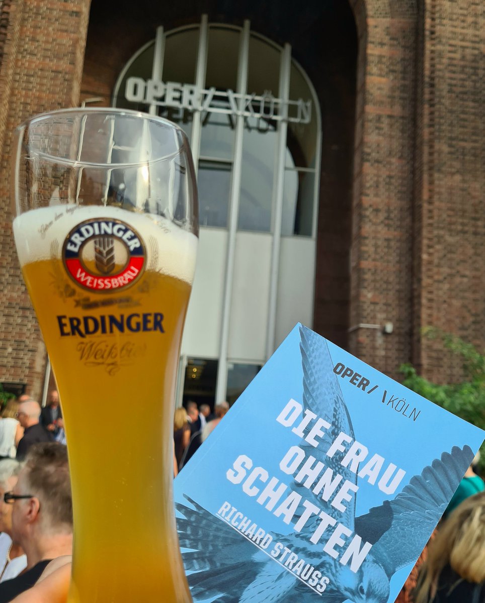 Opernjunkie's tweet photo. "Goldenen Trank,
Wasser des Lebens,
mich zu stärken..." #InterOpernWeizen https://t.co/l7HziPgis9