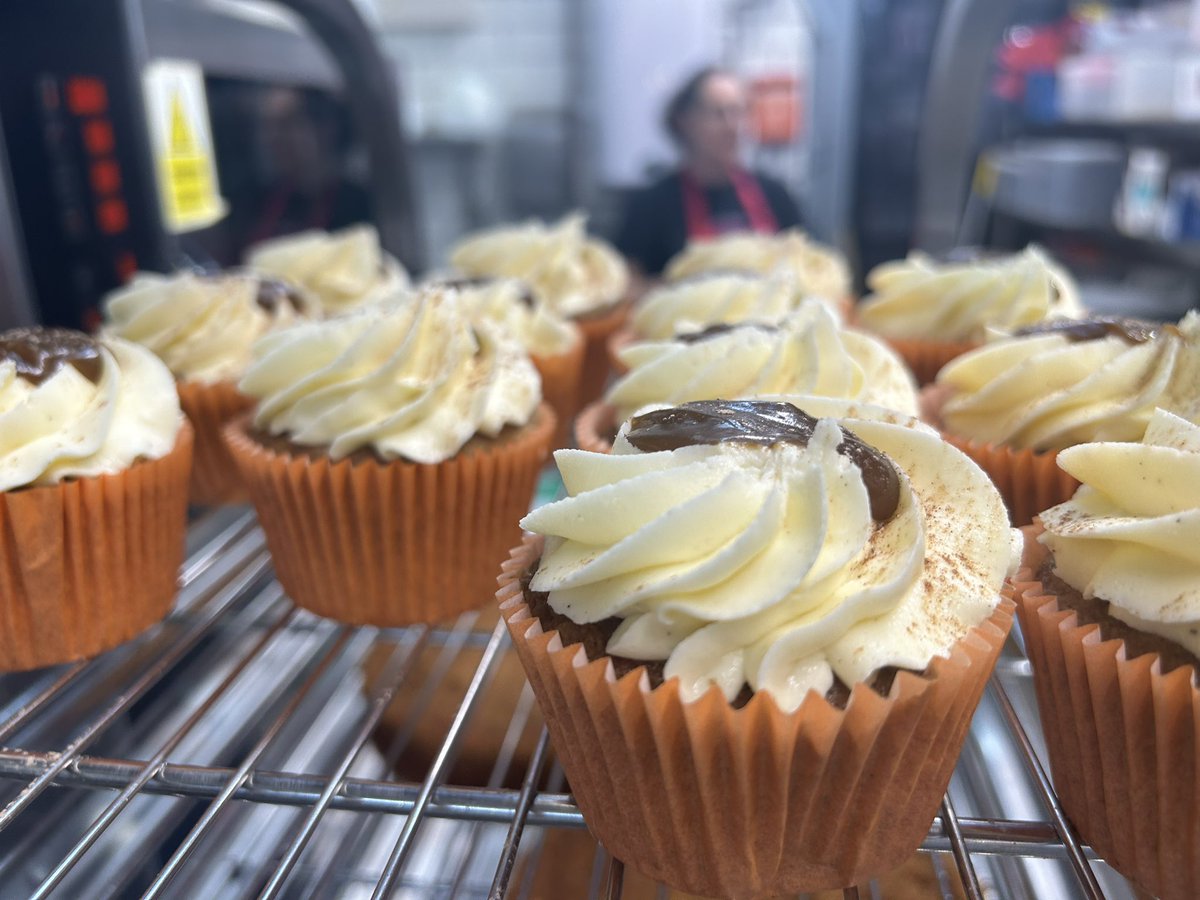 DSoftheSpoon's tweet photo. Homemade treats for you🤩🍫🧁

#dsofthespoon #warrington #sweettreats #homemade #cupcakes #visitus #thedarkside https://t.co/cI7wQsETIA