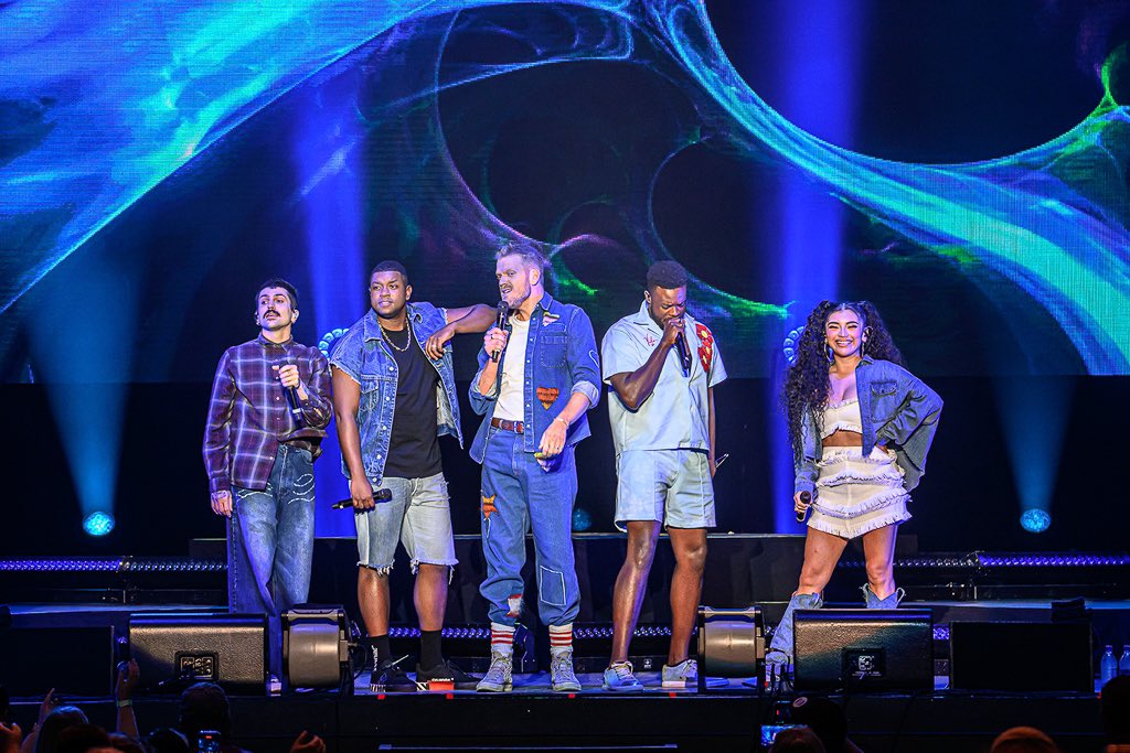 Warm 106.9 tweet media