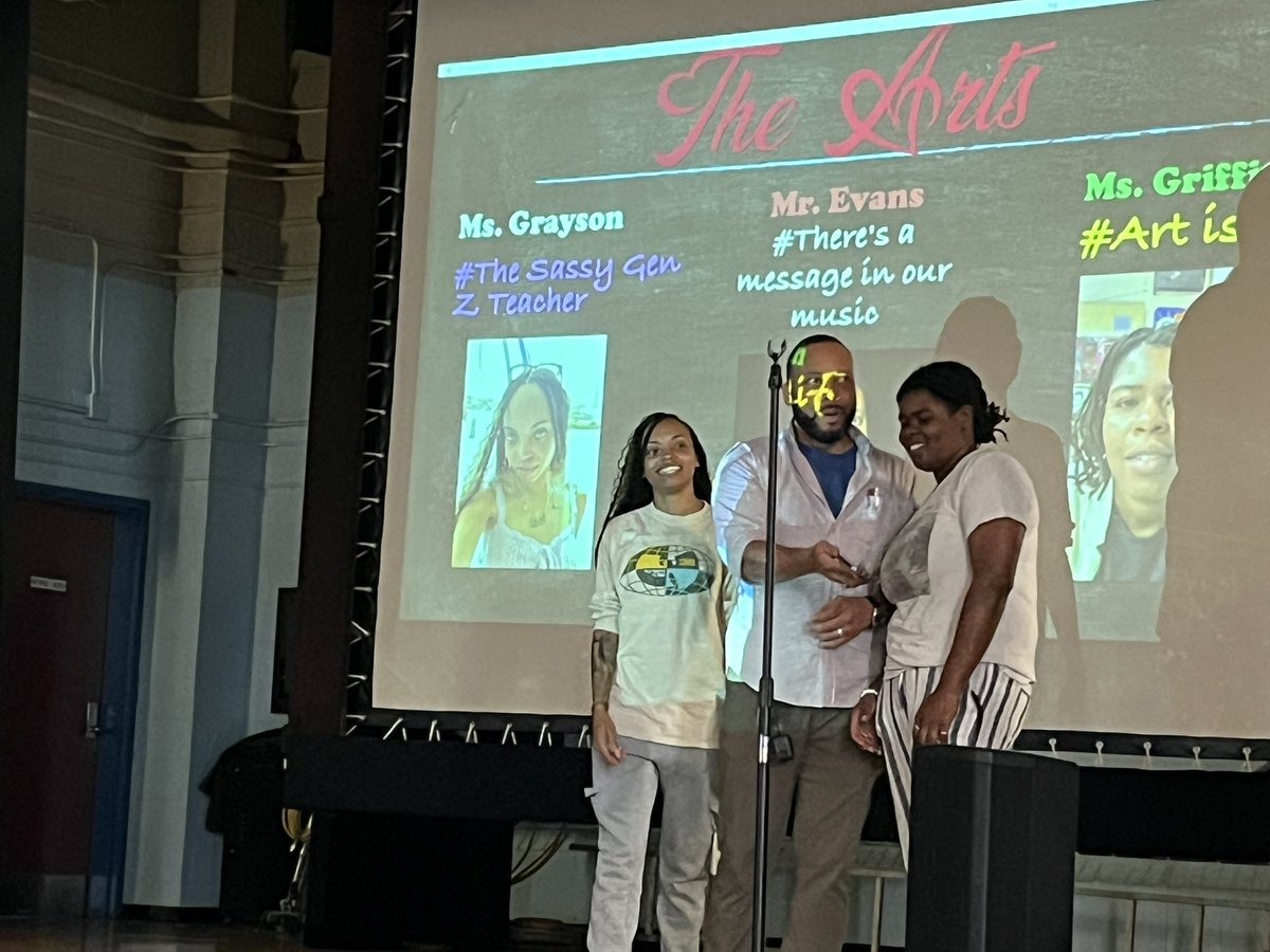 MsTancredi's tweet photo. Creating an inclusive, welcoming, and affirming atmosphere is not just for the classroom, SFC instills this into our school community as a whole as we welcome back the staff and students. #sfcfam @Classics_HS https://t.co/767OZovm5z