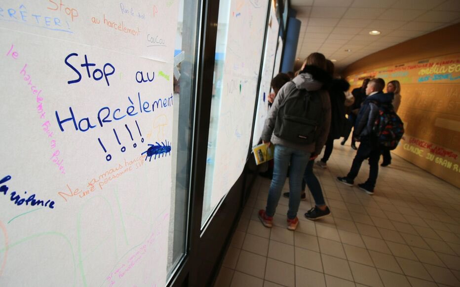 🚨 La mère de Nicolas, l’adolescent de 15 ans victime de harcèlement scolaire qui s’est suicidé mardi 5 septembre à #Poissy (Yvelines) s'exprime pour la 1ère fois.

Alors qu’elle décrit son fils comme un "enfant doux", avec "un idéal très élevé de la justice et des adultes" et