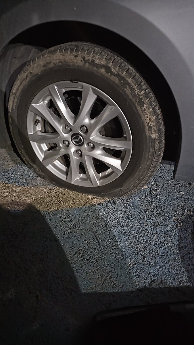 crangelw's tweet photo. @Trafico_ZMG ayer (11:30 PM a 1:30 am de hoy) sobre el túnel López Mateos Sur para tomar periférico Norte del lado izq. lo que parecía ser una alcantarilla fuera de su lugar, ocasionó múltiples daños a diferentes vehículos. Quién paga estos daños? @ZapopanGob Zapopan, Jalisco https://t.co/FJjF3zEnlu