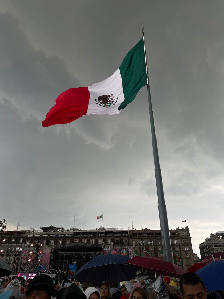 Laura59807427's tweet photo. #CDMX #Zocalo https://t.co/GKTAyBt3ME