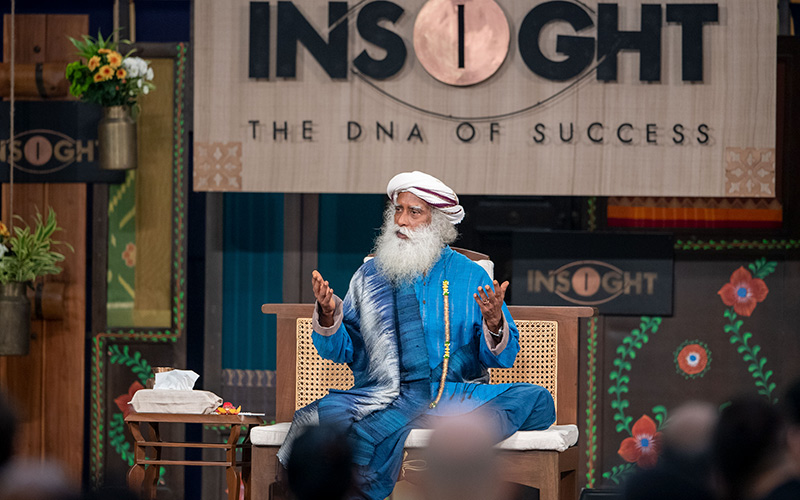 SadhguruJV's tweet photo. See how you can be of maximum use to the people around you – then you will naturally act appropriately. #SadhguruQuotes https://t.co/cmh3TtP8xE