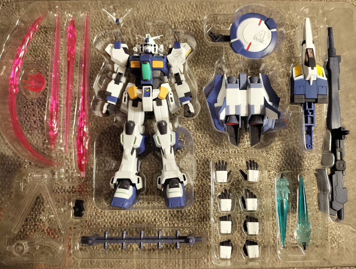 thunderfive5555's tweet photo. ROBOT魂のGP00ブロッサム、開封の儀。GP01とGP03の要素が入っててカッコいいのよね。ただしコクピット部分はエメラルドグリーンじゃなく、ボディと同じ紺か、作例やGKで見る白か、GP03と同じように赤、のどれかが良いと思うんだけど。
#ガンダム0083 #GP00 #ROBOT魂 https://t.co/BnB5AAxO5W