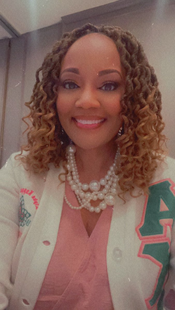TiffTweets1014's tweet photo. Another #ChapterRetreat & #SororitySaturday in the books! #AKA1908 #OmicronTauOmega #SpringAKAs 🩷💚 https://t.co/WIZnquiT9n