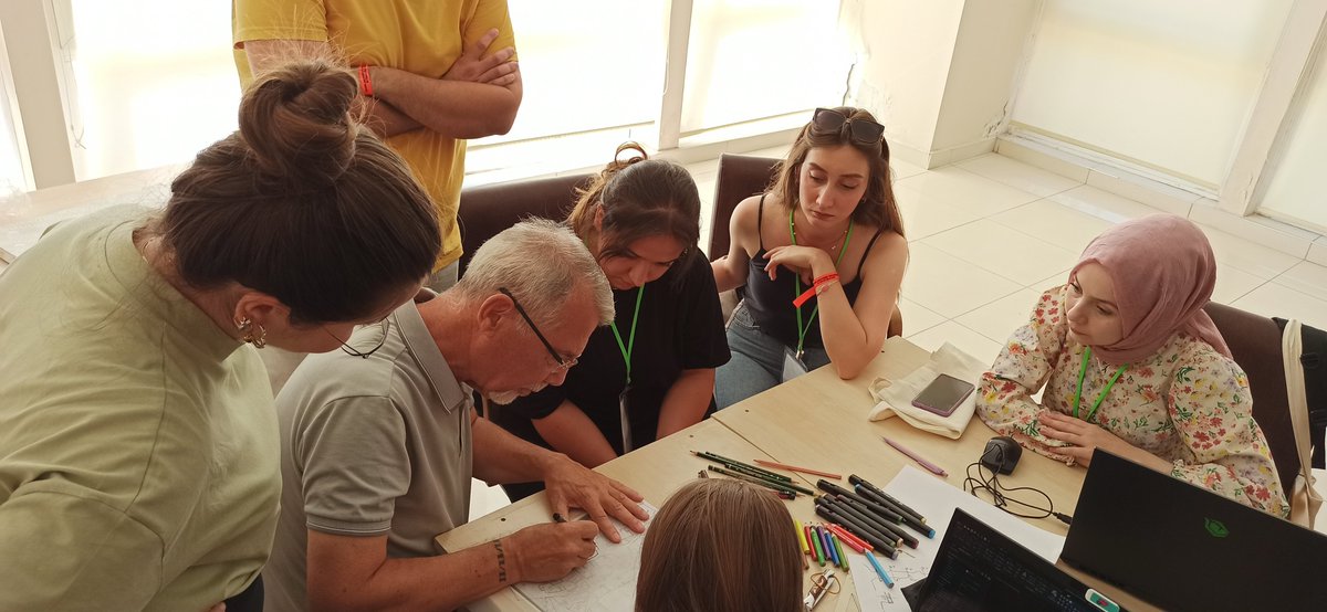 pmdernek's tweet photo. PEMDER Didim Eğitimi Başarıyla Tamamlandı
Eğitim kapsamında öğrenciler Didim Akköy Kentsel Sit Alanı, Didim Merkez Arkeopark Alanı ve Milas Kıyıkışlacık İasos Arkeolojik Sit Alanı için birbirinden güzel konsept projeler geliştirdiler. #TarihselPeyzajDidim #PEMDER #PemderAkademi https://t.co/pI5Lurb2jM