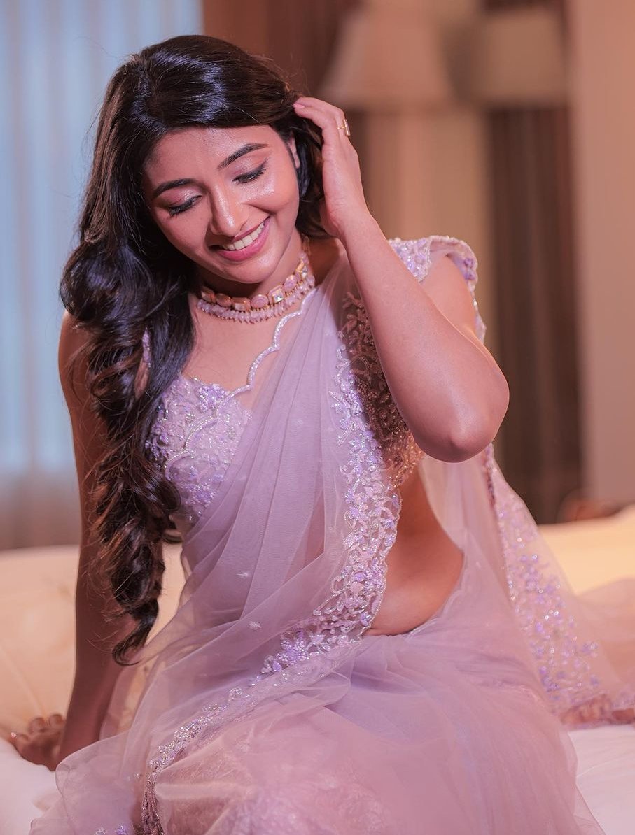 Lusty Threads on X: Ahhhh Mirnaa lanja. Ninnu first time Jailer lo  choosinappude kasi repaave. Aipoyaaka nee profile open chesthe em pics  pettave lanja. Rojantha ah nadumu meedha chocolate esi naakutha. Madathalu